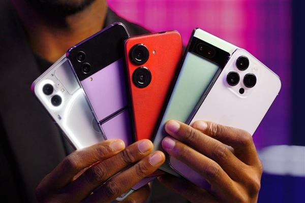 Küresel akıllı telefon pazarının, bellek tedarik krizi nedeniyle yüzde 13 daralması, fiyatların yüzde 14 artması öngörülüyor