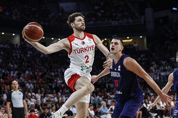 A Milli Erkek Basketbol Takımı, Sırbistan'ı deplasmanda 82-78 mağlup ederek 3'te 3 yaptı