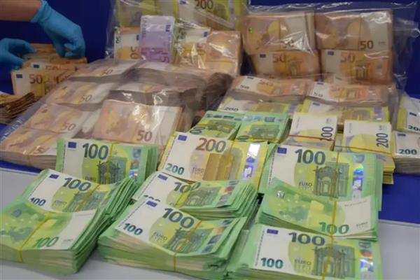 Almanya'da Türk futbolcular 215 bin euroyla yakalandı, haklarında kara para soruşturması başlatıldı