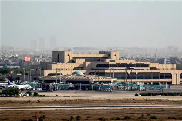 Pakistan, Karaçi ve Lahor hava sahasındaki bazı rotaları ticari uçuşlara kapattı