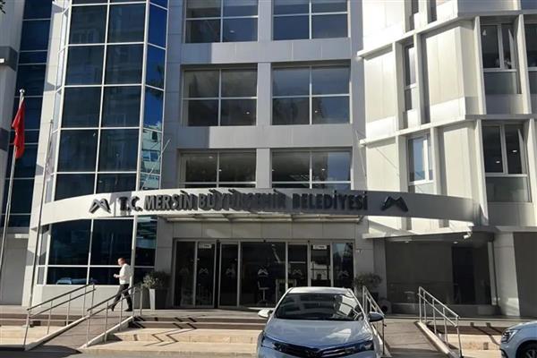 Mersin Büyükşehir Belediyesi'ne operasyon yapıldı, gözaltılar var