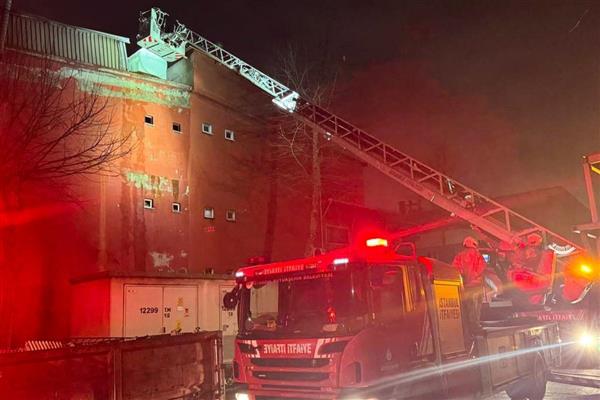İstanbul'da altın geri dönüşüm atölyesinde yangın çıktı