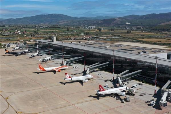 İzmir Adnan Menderes Havalimanı'ndaki teknik arıza nedeniyle 7 uçak Milas-Bodrum Havalimanı'na iniş yaptı