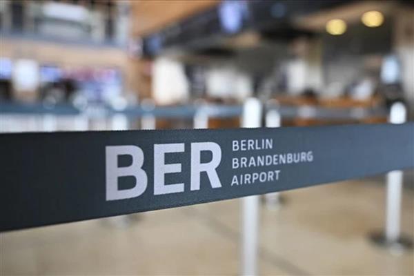 Berlin-Brandenburg Havalimanı'nda grev nedeniyle 57 bin yolcu mağdur oldu