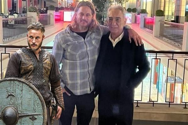 Adnan Polat Vikings dizisi oyuncusu Travis Fimmel'i misafir etti