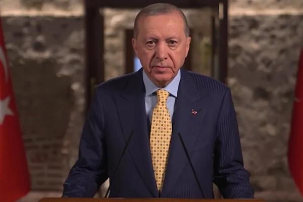 Cumhurbaşkanı Erdoğan'dan 'Türkiye, Allah'ın izniyle güvendedir, emin ellerdedir' vurgulu bayram mesajı