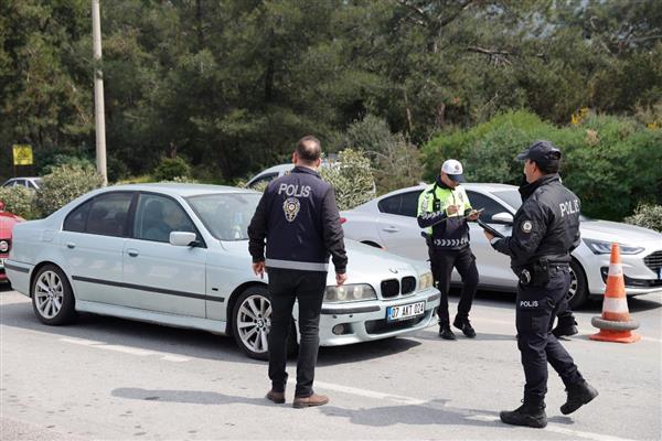 Ramazan Bayramı yoğunluğunun yaşandığı Bodrum'a bir günde 25 bin araç giriş yaptı