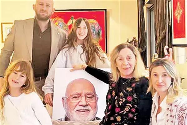 Gastronomi dünyasının duayeni Arif Develi'nin ailesi bayramın ilk günü kabrini ziyaret etti ve onun anısını yaşattı