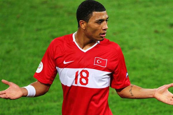 Crawley Town'da teknik direktörlüğe Colin Kazım-Richards getirildi