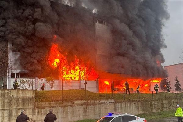 Trabzon'da fındık fabrikasının deposunda yangın çıktı