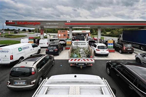 Fransa'da artan akaryakıt fiyatlarına karşı kara yolu taşımacılık sektörü çalışanları eylem yapacak