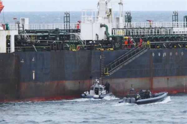 İsveç, Rusya'nın gölge filosuna ait olduğundan şüphelenilen petrol tankerine el koydu