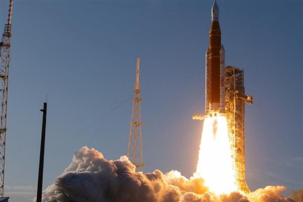NASA'nın Artemis ıı görevi kapsamında mürettebat, Ay'ın yer çekiminin baskın hale geldiği etki alanına girdi