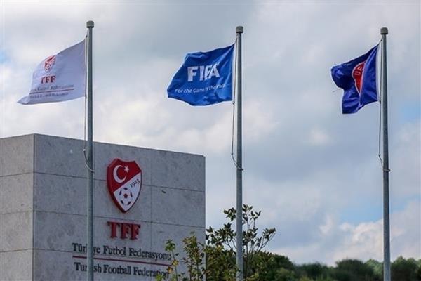 Fenerbahçe-Beşiktaş derbisi sonrası her iki kulüp de 'saha olayları' ve 'çirkin tezahürat' gerekçeleriyle PFDK'ya sevk edildi