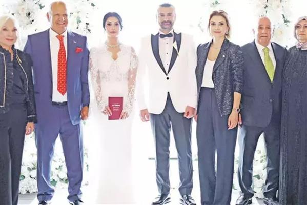 OPET'in sahibi Fikret Öztürk ve eşi Nurten Öztürk 20 yıllık aşkın şahidi oldu