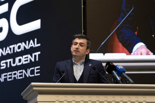Cansağlığı Vakfı'nın düzenlediği uluslararası kongrede genç hekimler beyin temasıyla buluştu, Selçuk Bayraktar yeni dönemin kodlarını anlattı