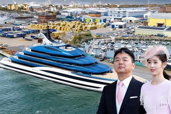 İngiltere'nin güney kıyılarında görülen 20 milyarlık süper yat gizemli patron için yolda