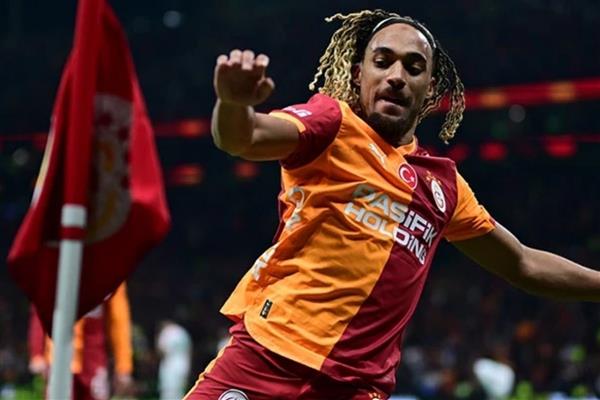 Galatasaray Sacha Boey'i 15 milyon euroya geri almayı planlıyor