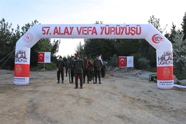 Çanakkale Kara Savaşları'nın 111'inci Yılı Anma Törenlerinde Gelibolu'da 57'inci Alay Vefa Yürüyüşü başladı