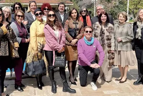 Atıl Kutoğlu önce dünya diplomasisini ağırladı, sonra Pera'da hasret giderdi