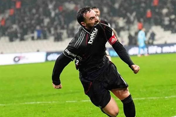 Manchester United'dan Orkun Kökçü'ye 60 milyon euroluk dev teklif iddiası