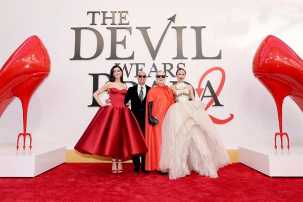 Moda eleştirisi yapan Şeytan Marka Giyer 2 filminin milyonlarca dolarlık ekonomisinin iç yüzü