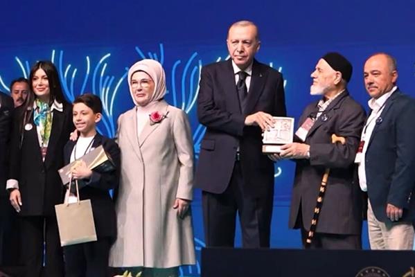 Cumhurbaşkanı Recep Tayyip Erdoğan'ın eşi Emine Erdoğan'dan aile ve nüfus paylaşımı
