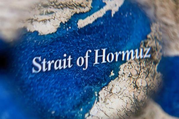 İran'dan Hürmüz Boğazı'na girmeleri halinde 'ABD donanmasını hedef alırız' uyarısı