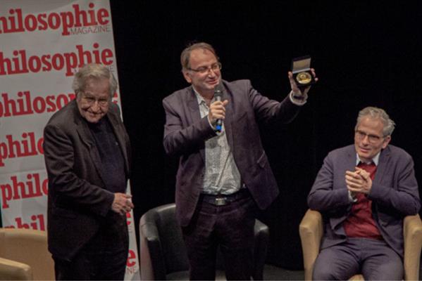 Sahte Nobel ödülü krizi, Fransız edebiyat profesörü Florent Montaclair üniversiteden atıldı