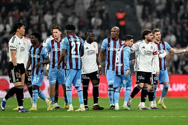 Beşiktaş, derbide Trabzonspor'a yenildi sahasında taraftarına mağlubiyetle veda etti