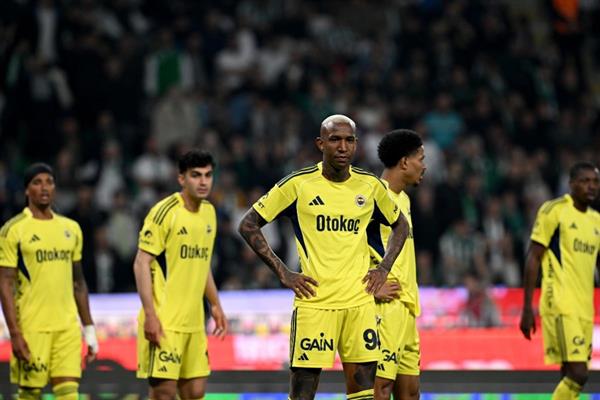Fenerbahçe, Konyaspor'u yendi ve Şampiyonlar Ligi ön eleme biletini aldı