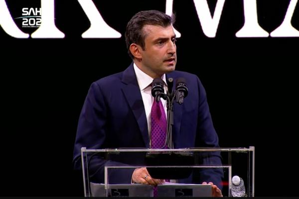 Selçuk Bayraktar, SAHA 2026'da Dede Korkut'un Tepegöz ve Basat hikayesinden de bahsettiği 'Vizyon Konuşması'yla teknolojik manifestoya imza attı