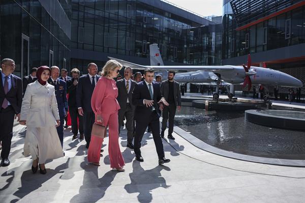 Belçika Kraliçesi Mathilde ve beraberindeki heyet Türkiye'deki ilk günlerinde Bayraktar Teknoloji Merkezi'ni gezdi