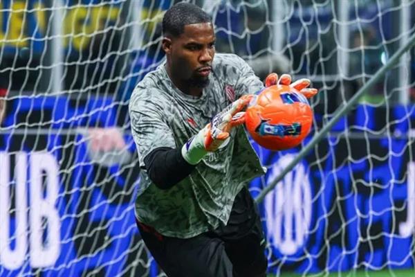 Chelsea, Milan'ın yıldız kalecisi Mike Maignan'ı yeniden gündemine aldı