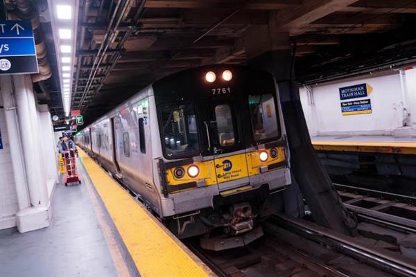 Long Island Rail Road işçileri greve çıktı; ABD'nin en işlek banliyö sistemi durdu