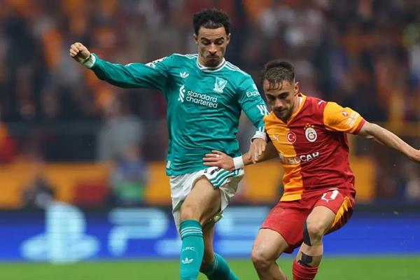 Liverpool forması giyen Curtis Jones'tan RAMS Park övgüsü