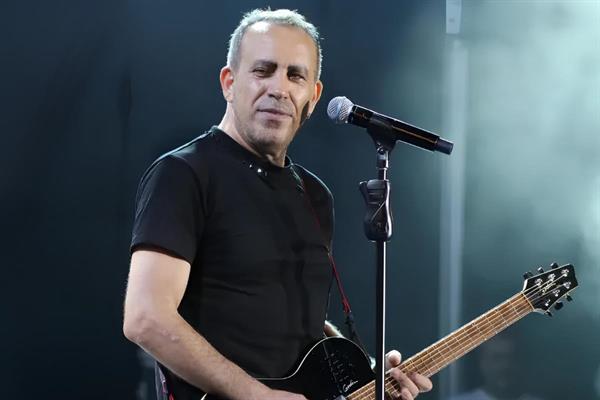 Yoğun bakımdan çıkarılan Haluk Levent konser sırasında rahatsızlandı