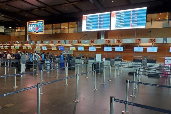 Belçika'da hava trafik kontrolörlerinin grevi nedeniyle tüm uçuşlar iptal oldu
