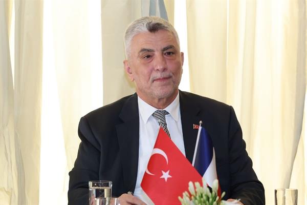 Ticaret Bakanı Ömer Bolat, Paris'te Fransız iş dünyası temsilcileriyle buluştu