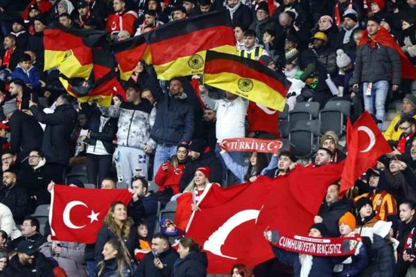 Almanya'daki 4 milyon gurbetçiye 'şifreli' Dünya Kupası eziyeti