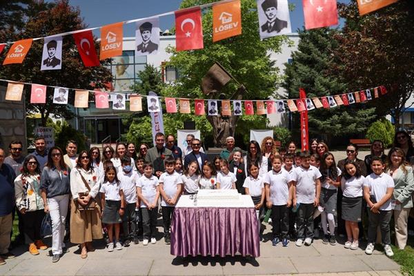 LÖSEV Lösemili Çocuklar Köyü'nde bulunan oyun parkı, ETSTUR'un desteğiyle yenilendi
