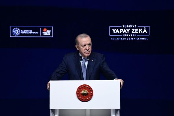 Cumhurbaşkanı Erdoğan'dan Ordinaryus Profesör Cahit Arf'ın 67 yıl önceki sözüyle yapay zeka analizi