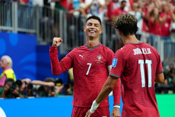 Ronaldo Dünya Kupası tarihine geçti, Portekiz Özbekistan'ı farklı yendi