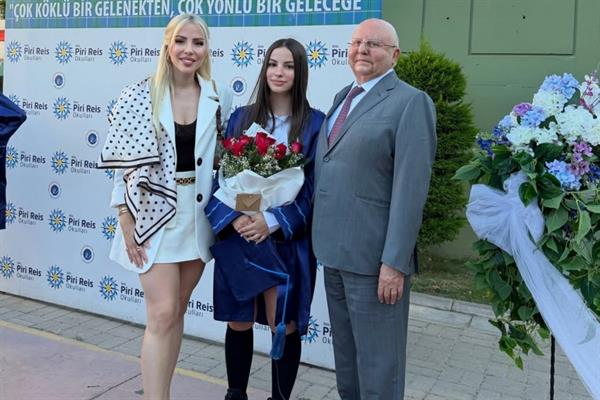 Arkas ailesinde mezuniyet sevinci, Lucien ve Merve Arkas'ın kızları törenle mezun oldu