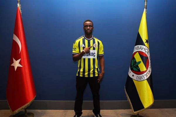 Fenerbahçe 18 yaşındaki Senegalli futbolcu Amara Diouf'un transferini açıkladı
