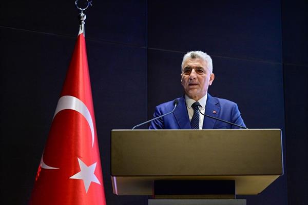 Ticaret Bakanı Bolat, tekstil sektöründe Uzak Doğu'ya giden müşterilerin Türkiye'ye dönmeye başladığını söyledi