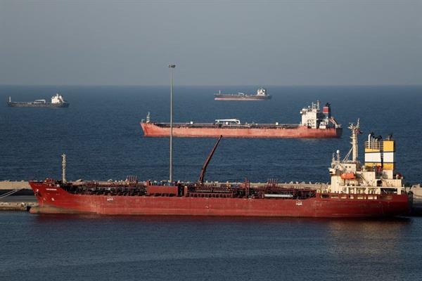 Hürmüz Boğazı'nda günlük ticari gemi geçişi savaş sonrası en yüksek seviyeyi gördü