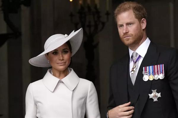 İngiltere'de Kraliyet Ailesi ile yaşadığı gerilimlerle gündeme gelen Prens Harry, eşi Meghan Markle ve çocuklarıyla birlikte İngiltere'ye dönüyor
