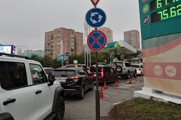 Rusya'da yakıt krizi bölgelere yayılıyor