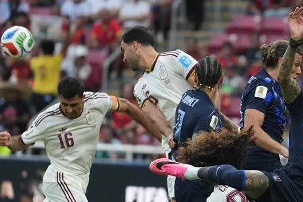 Dünya Kupası'na grup aşamasında veda eden Uruguay Milli Takımı için planlanan özel uçağın iptal edilmesi ülkede tartışma yarattı